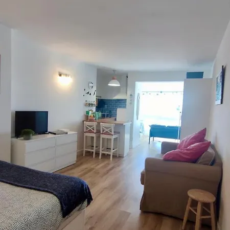 Апартаменты Homely With Natural Pools & Sweeping Views El Pris